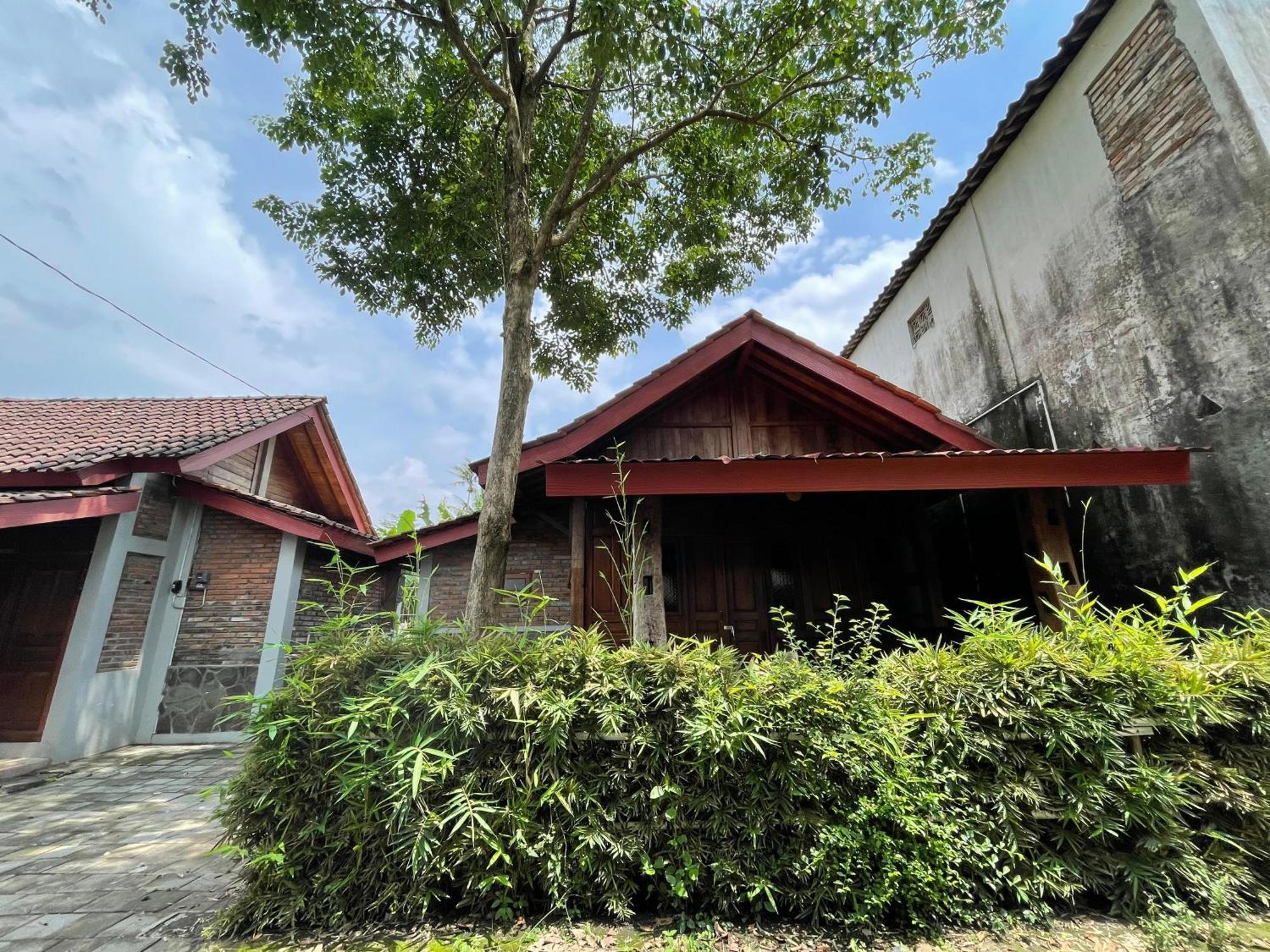 Saka Homestay Boutique & Cafe Magelang Exterior photo